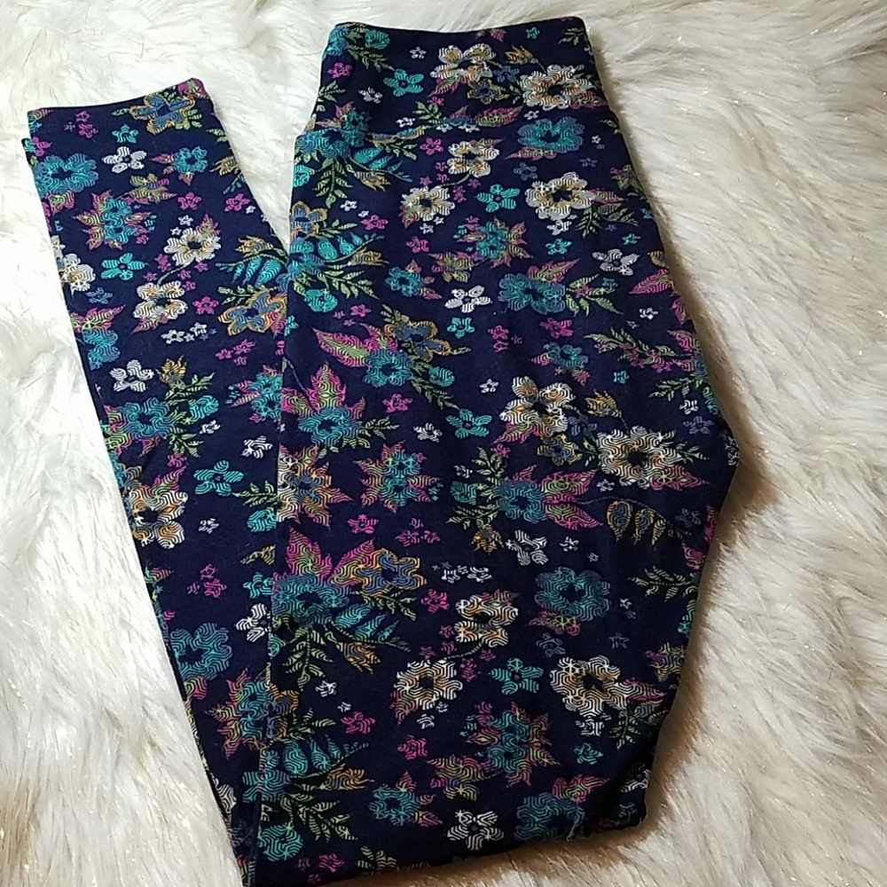 Lularoe $10 when 3or more pair are bundled
